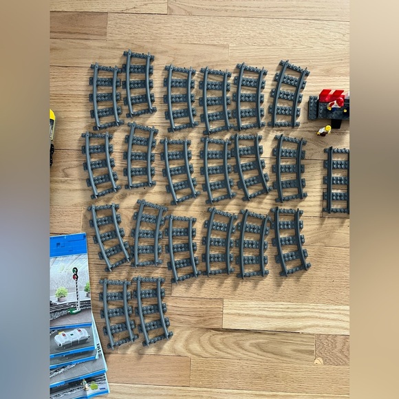 LEGO CITY 🧱🚄 RETIRED Passenger Train Lego 61097 - Picture 5 of 10